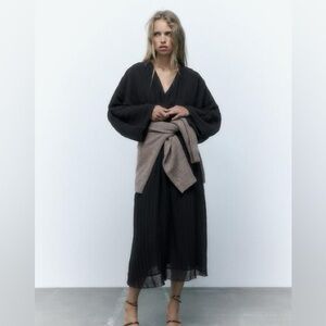 New Zara pleated midi dress with ruffles  black xl